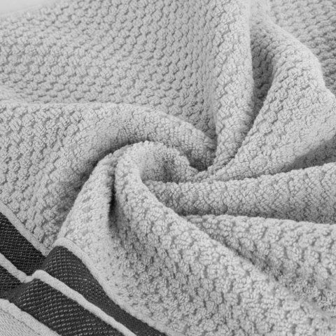 RĘCZNIK MADLEN (04) 50 X 90 CM JASNOSREBRNY