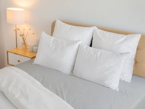 PRZEŚCIERADŁO Z GUMKĄ BASIC 180 X 200 X 30 CM SREBRNY