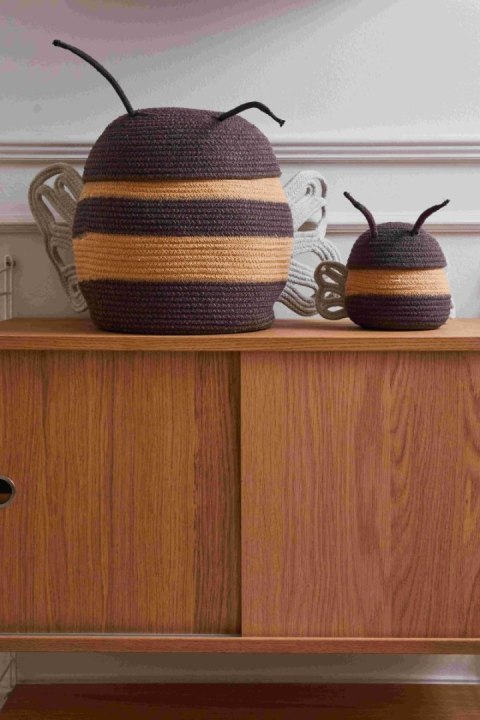 Kosz dekoracyjny Mama Bee, Planet Bee, Lorena Canals Kosz dekoracyjny Mama Bee, Planet Bee, Lorena Canals