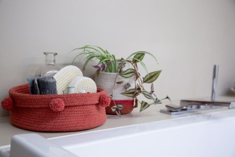 Lorena Canals Kosz dekoracyjny Tray Brick Red Lorena Canals Kosz dekoracyjny Tray Brick Red