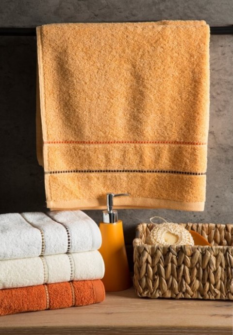 RĘCZNIK SUZI (17) 30 X 50 CM JASNOŻÓŁTY RĘCZNIK SUZI (17) 30 X 50 CM JASNOŻÓŁTY