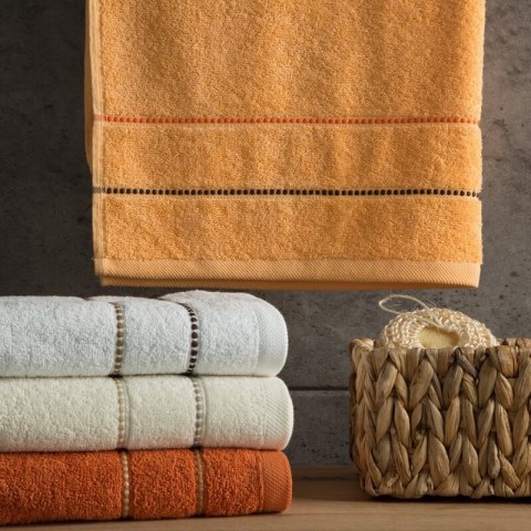 RĘCZNIK SUZI (01) 50 X 90 CM BIAŁY