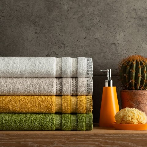 RĘCZNIK RIKI (08) 70 X 140 CM OLIWKOWY