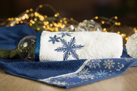 RĘCZNIK ŚWIATECZNY CAROL01 70 X 140 CM BIAŁY RĘCZNIK ŚWIATECZNY CAROL01 70 X 140 CM BIAŁY
