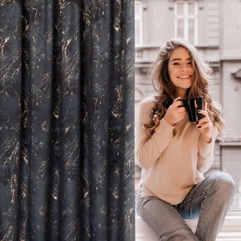 ZASŁONA GOTOWA NADIA NA TAŚMIE 140 X 300 CM CZARNY ZASŁONA GOTOWA NADIA NA TAŚMIE 140 X 300 CM CZARNY