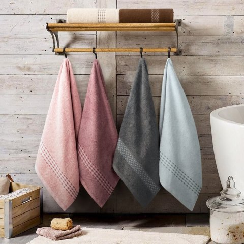 RĘCZNIK RIVA (06) 30 X 50 CM BRĄZOWY RĘCZNIK RIVA (06) 30 X 50 CM BRĄZOWY