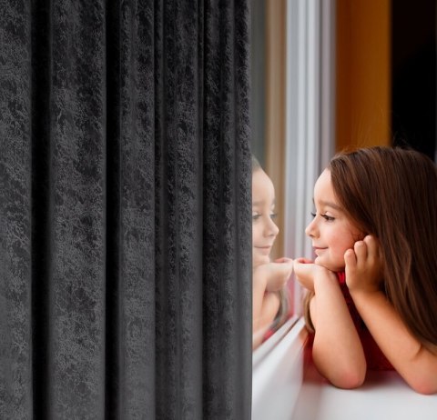 ZASŁONA GOTOWA RIVA NA TAŚMIE 140 X 270 CM CZARNY ZASŁONA GOTOWA RIVA NA TAŚMIE 140 X 270 CM CZARNY