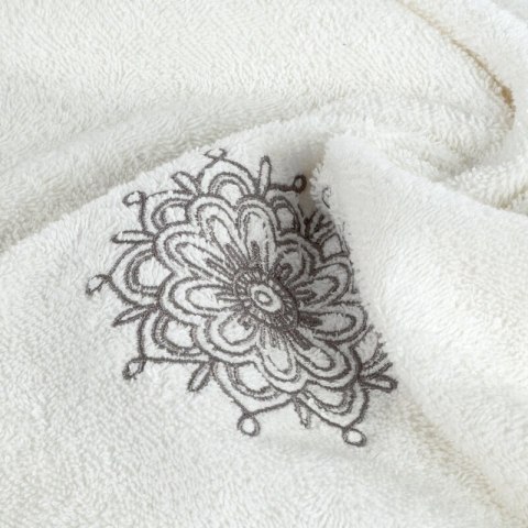 KOMPLET RĘCZNIKÓW 3 56 X 36 X 7 CM BIAŁY